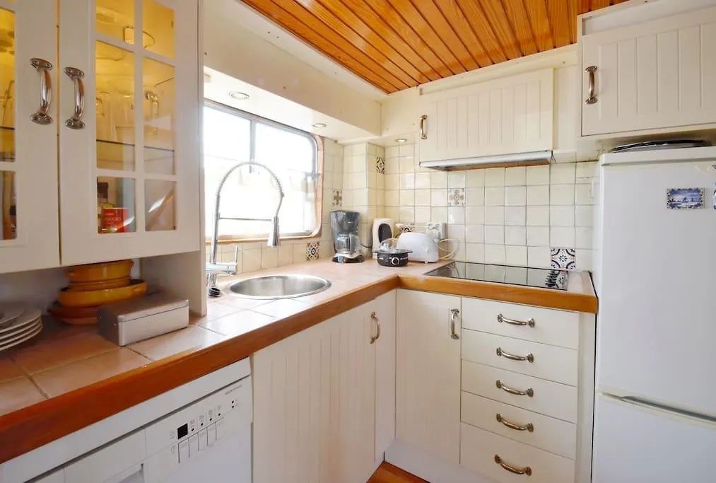 Borneokade Houseboat Bed & Breakfast Amsterdam