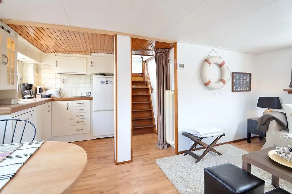Borneokade Houseboat location