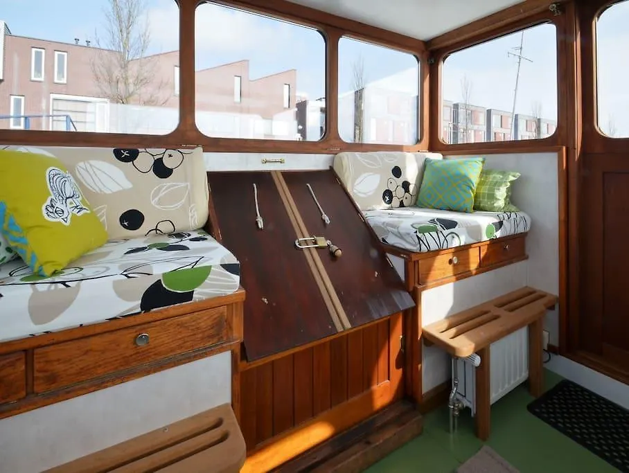 Borneokade Houseboat Bed & Breakfast Amsterdam